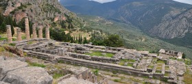 Tempio di Apollo a Delfi Tempio di Apollo a Delfi